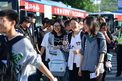 玉溪萬余名學子決戰高考.jpg