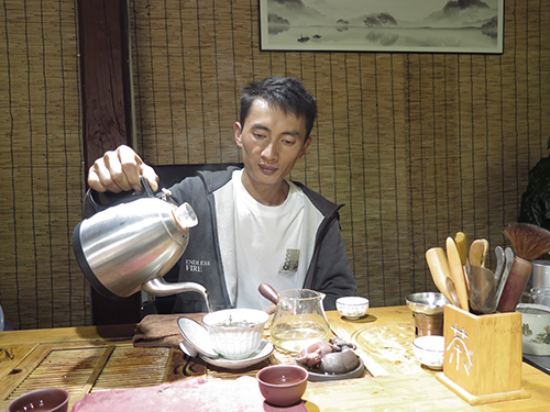 云海深處的茶香傳奇.jpg