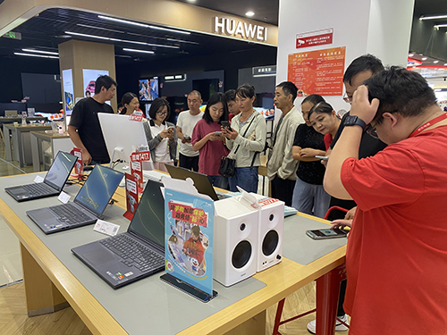青春消費(fèi)為市場注入新活力.jpg
