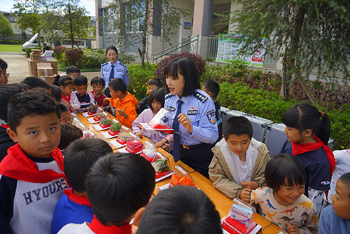 禁毒宣傳進(jìn)校園.jpg