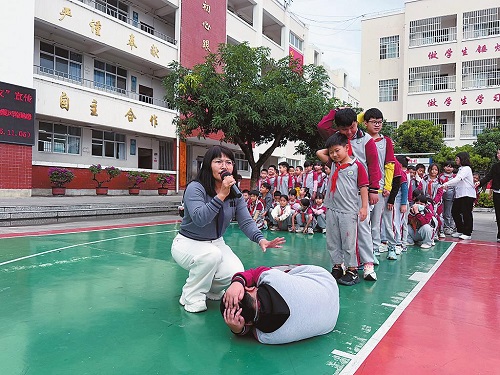 500開展防震減災宣傳筑牢校園安全防線.jpg
