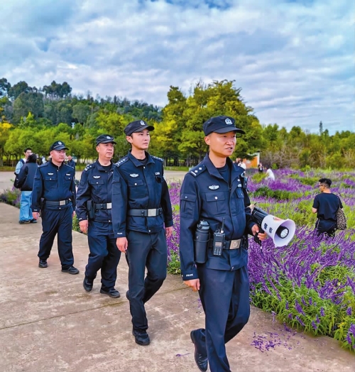 用服務“溫度”守護旅游“熱度”.jpg