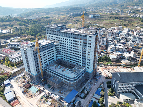 縣人民醫院門診醫技綜合樓進入設備安裝調試階段.jpg