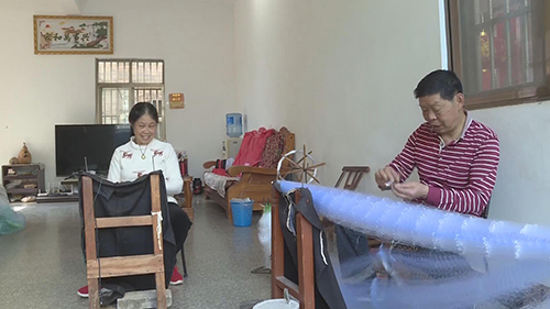 勞務經濟撐起致富新希望.jpg