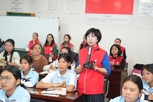 元江縣“詩歌里的思政課”照亮成長路.jpg