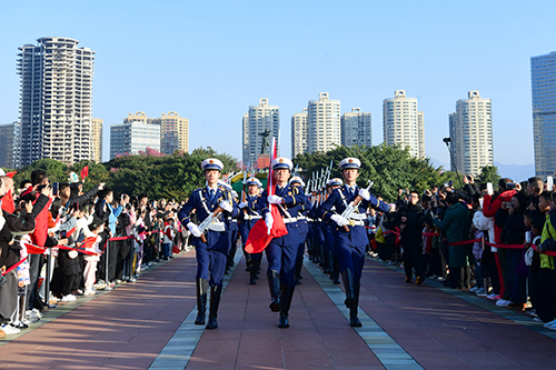玉溪市歡慶元旦暨聶耳故鄉(xiāng)“同升國旗·同唱國歌”活動舉行.jpg