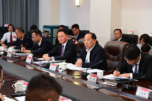 胡江輝分別參加紅塔區(qū)澄江市代表團(tuán)審議.jpg