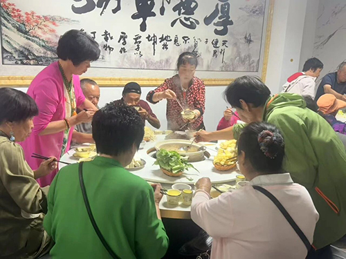 易門：野生菌餐飲市場迎來消費熱潮.jpg