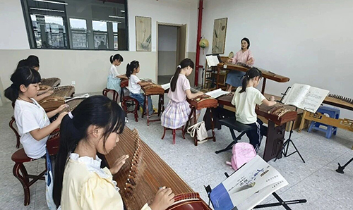 華寧：愛心托管班解決職工子女暑期“看護難”1.jpg