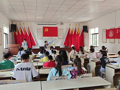 “溫暖玉溪·益路童行”關愛活動走進華寧1.jpg