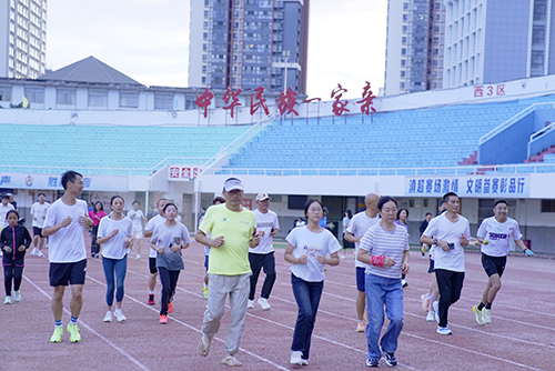 玉見滇超樂享奔跑.jpg